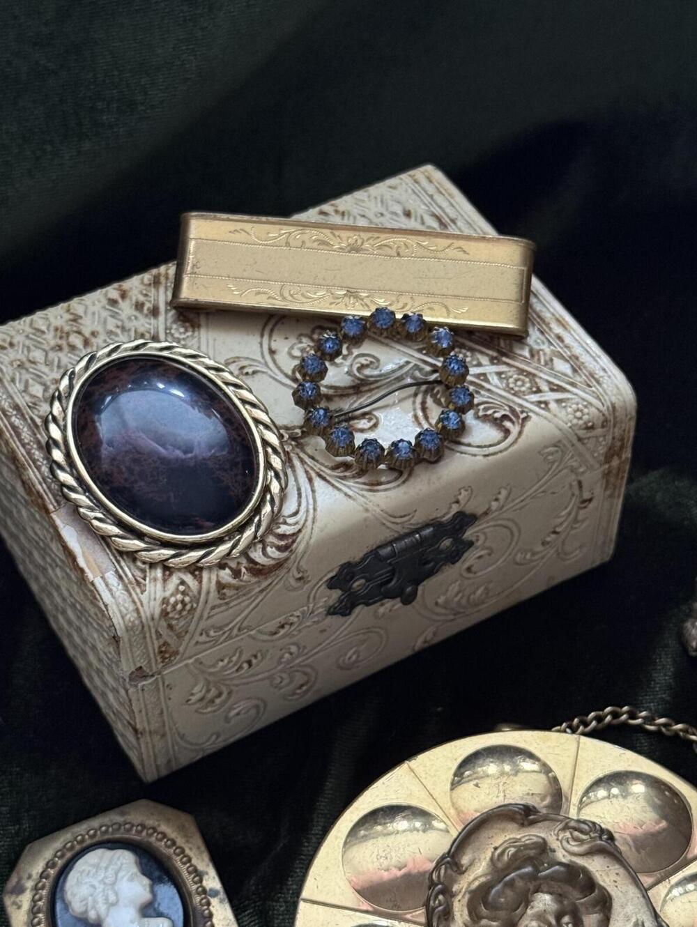 Vintage Antique Cream Ivory Jewelry Box